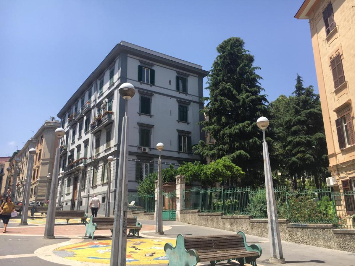 Domus Luca - Central Rooms In The Heart Of Nápoles Exterior foto